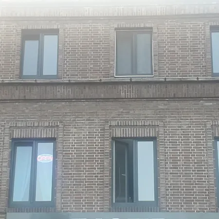 Downtown Hostel *